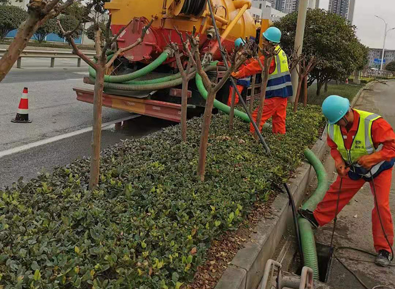 于都市政管道清淤